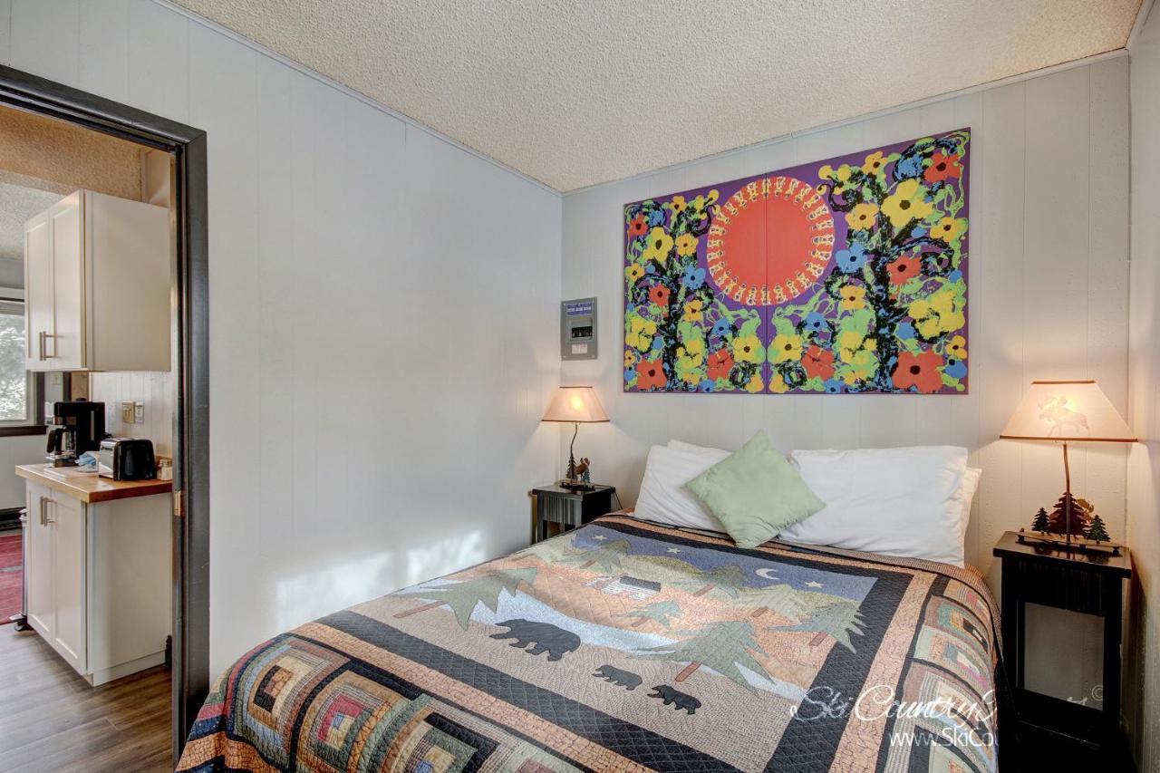 Petite Remodeled Corner Unit With Lots Of Light, Onsite Hot Tubs, Walk To Town Pm4A Apartment Breckenridge Exterior photo