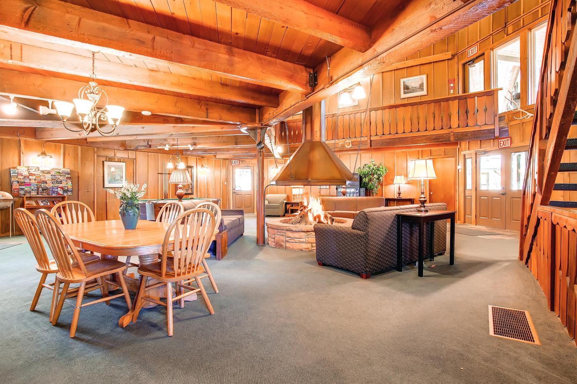 Petite Remodeled Corner Unit With Lots Of Light, Onsite Hot Tubs, Walk To Town Pm4A Apartment Breckenridge Exterior photo